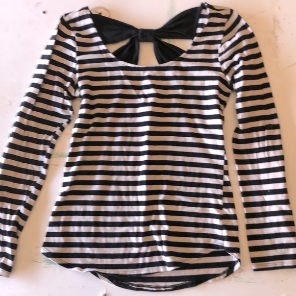 Monteau Tops - Striped mid sleeve shirt, with bow in back.